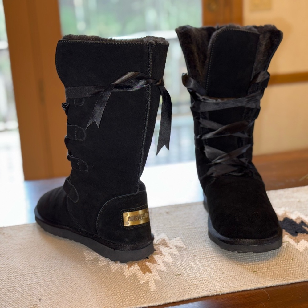 AUSLAND WOMENS BOOTS 
BLACK NWOT